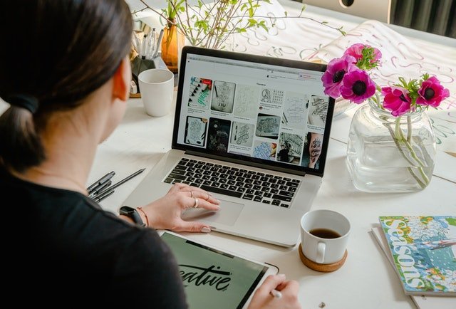 The Simple Guide to Effectively Outsourcing Your Social Media